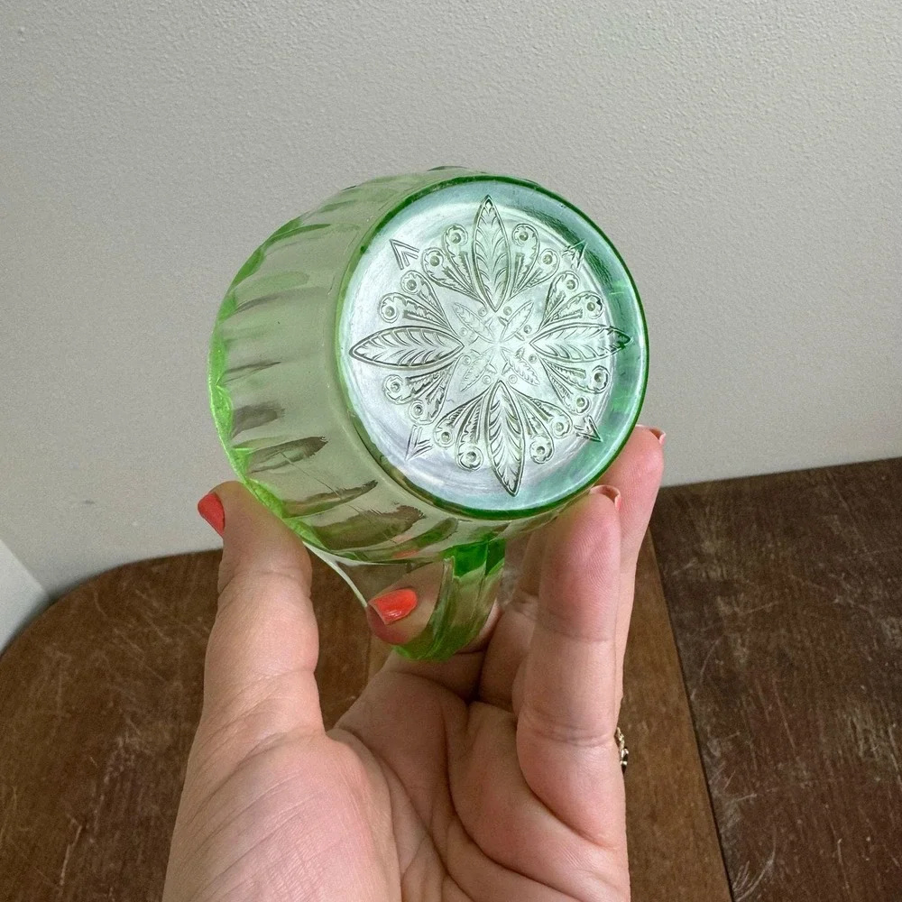 Jeanette Glass Co Depression Era Floral Pattern green vaseline uranium creamer‎